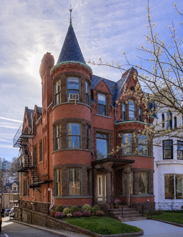 1575 Beacon St, Brookline, Massachusetts, 1 Bedroom Bedrooms, 3 Rooms Rooms,1 BathroomBathrooms,Residential,For Sale,Beacon St,73529839