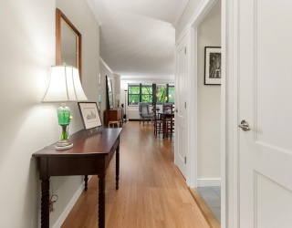 2 Hawthorne Pl, Boston, Massachusetts, 2 Bedrooms Bedrooms, 4 Rooms Rooms,2 BathroomsBathrooms,Residential,For Sale,Hawthorne Pl,73529844