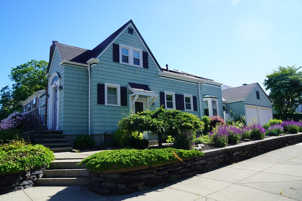 485 Rock Street, Fall River, Massachusetts, 3 Bedrooms Bedrooms, 6 Rooms Rooms,2.5 BathroomsBathrooms,Residential,For Sale,Rock Street,73529981