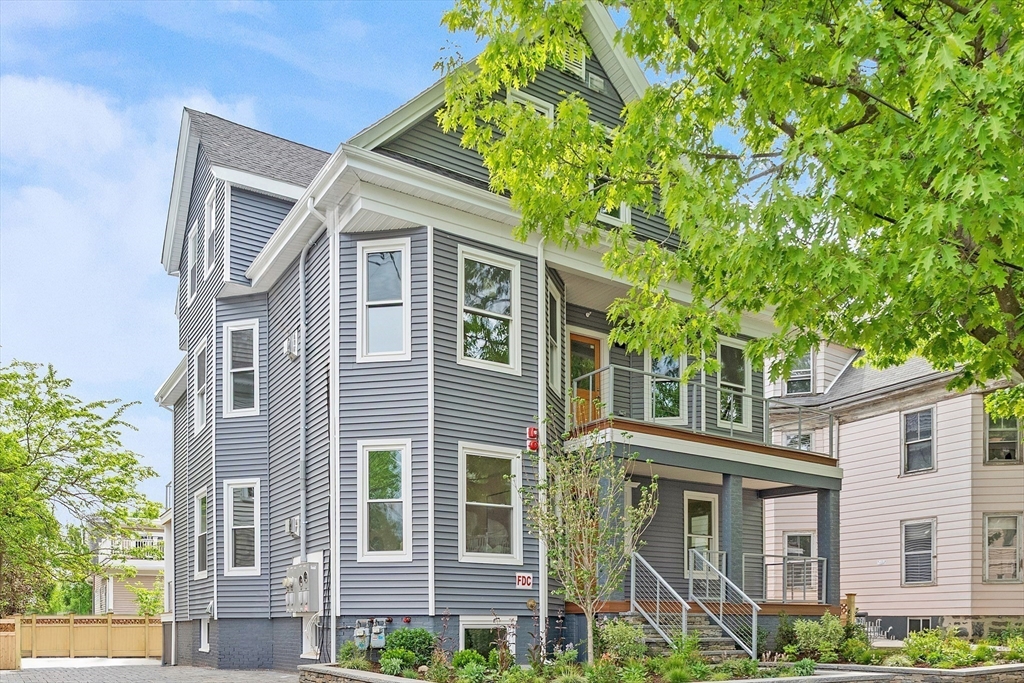 12 Foskett St, Somerville, Massachusetts, 2 Bedrooms Bedrooms, 5 Rooms Rooms,2 BathroomsBathrooms,Residential,For Sale,Foskett St,73529837