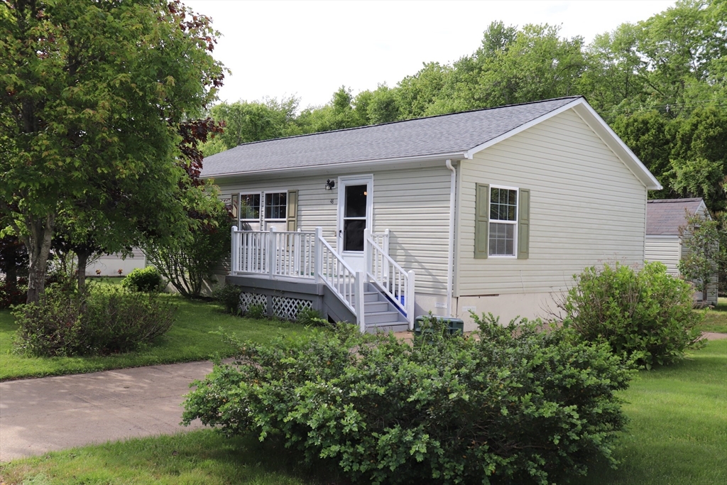 48 Songbird Ln, Tiverton, Rhode Island, 2 Bedrooms Bedrooms, 5 Rooms Rooms,2 BathroomsBathrooms,Residential,For Sale,Songbird Ln,73530006