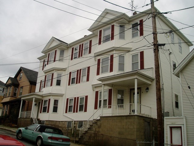 9 Lexington St, Fall River, Massachusetts, 2 Bedrooms Bedrooms, 5 Rooms Rooms,1 BathroomBathrooms,Residential Lease,For Rent,Lexington St,73530042