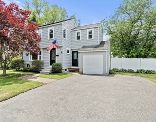 4 Sendick Rd, Woburn, Massachusetts, 4 Bedrooms Bedrooms, 7 Rooms Rooms,1.5 BathroomsBathrooms,Residential,For Sale,Sendick Rd,73529352