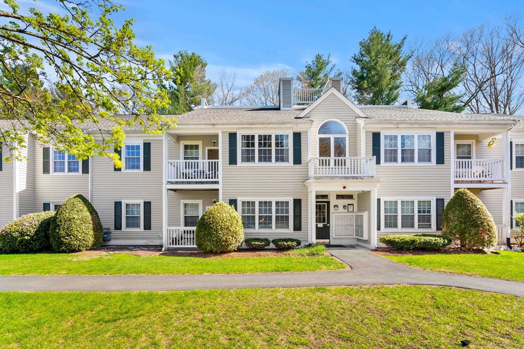 400 Brookside Dr, Andover, Massachusetts, 2 Bedrooms Bedrooms, 6 Rooms Rooms,2 BathroomsBathrooms,Residential,For Sale,Brookside Dr,73530049