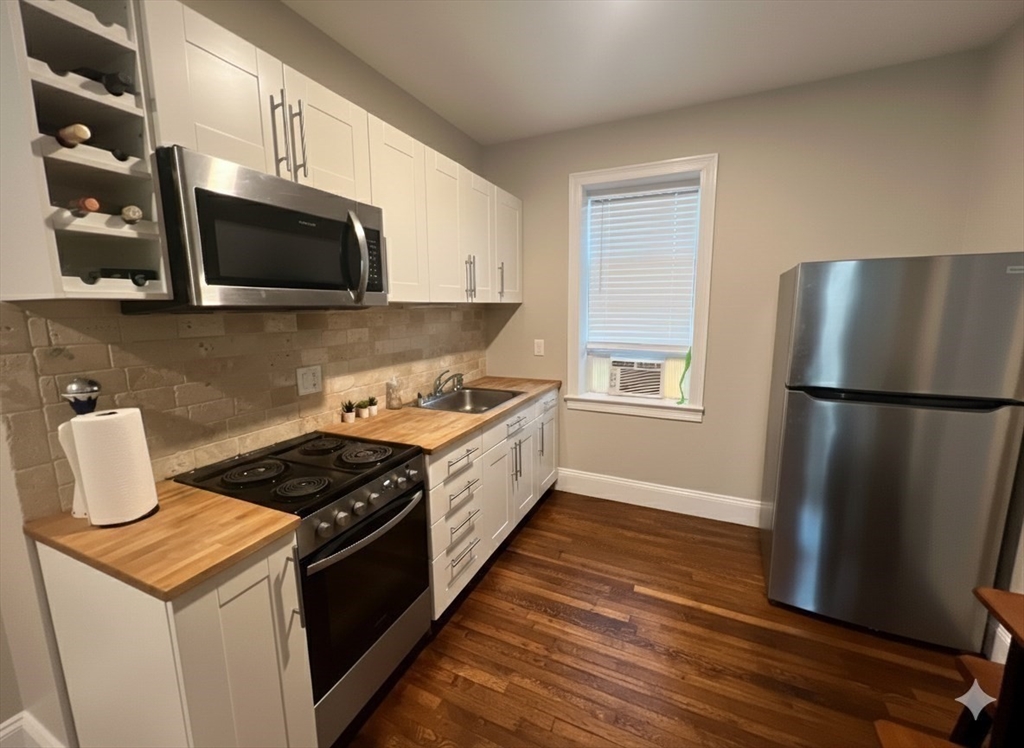 35 Swallow St, Boston, Massachusetts, 1 Bedroom Bedrooms, 3 Rooms Rooms,1 BathroomBathrooms,Residential Lease,For Rent,Swallow St,73530071