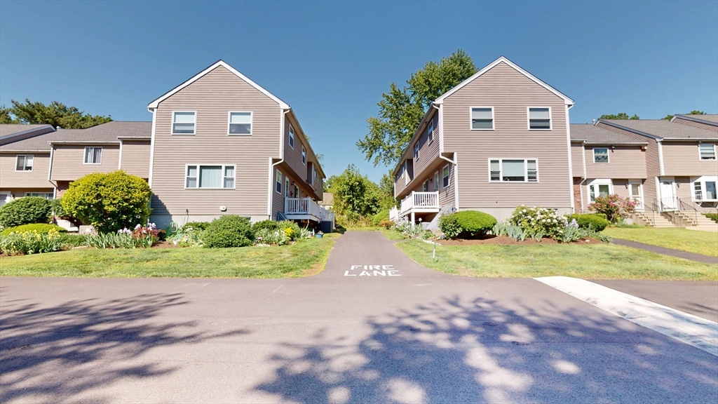 55 Leedham, Attleboro, Massachusetts, 2 Bedrooms Bedrooms, 5 Rooms Rooms,1.5 BathroomsBathrooms,Residential,For Sale,Leedham,73529688