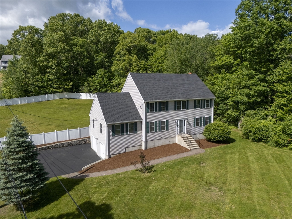 66 Haven St, Milford, Massachusetts, 4 Bedrooms Bedrooms, 11 Rooms Rooms,2.5 BathroomsBathrooms,Residential,For Sale,Haven St,73529306