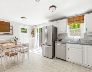1702 State Road, Plymouth, Massachusetts, 3 Bedrooms Bedrooms, 5 Rooms Rooms,1 BathroomBathrooms,Residential,For Sale,State Road,73529703