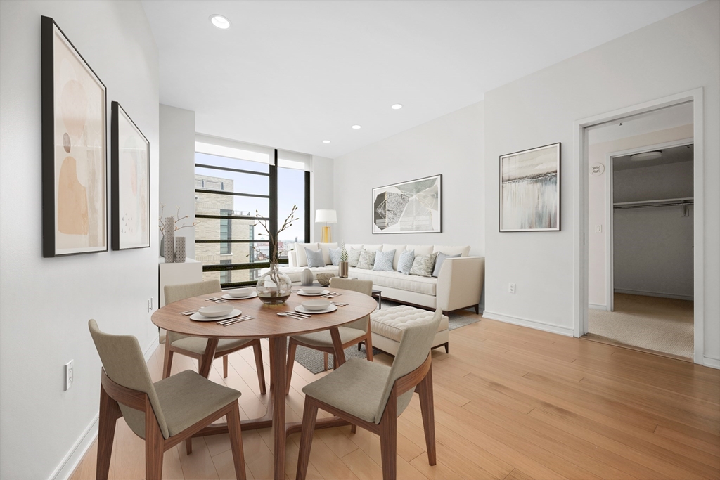 580 Washington St, Boston, Massachusetts, 2 Bedrooms Bedrooms, 4 Rooms Rooms,2 BathroomsBathrooms,Residential Lease,For Rent,Washington St,73530138