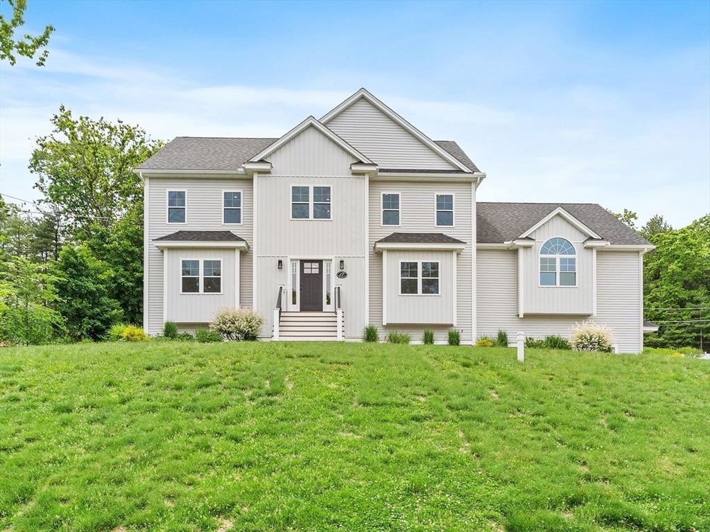 17 Grand St, Wilmington, Massachusetts, 4 Bedrooms Bedrooms, 9 Rooms Rooms,2.5 BathroomsBathrooms,Residential,For Sale,Grand St,73530147