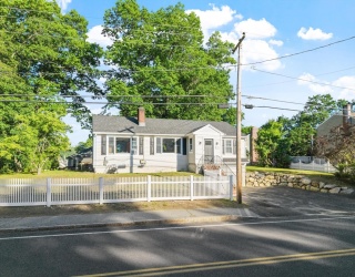 195 Lakeview Ave, Tyngsborough, Massachusetts, 3 Bedrooms Bedrooms, 8 Rooms Rooms,2 BathroomsBathrooms,Residential,For Sale,Lakeview Ave,73530159