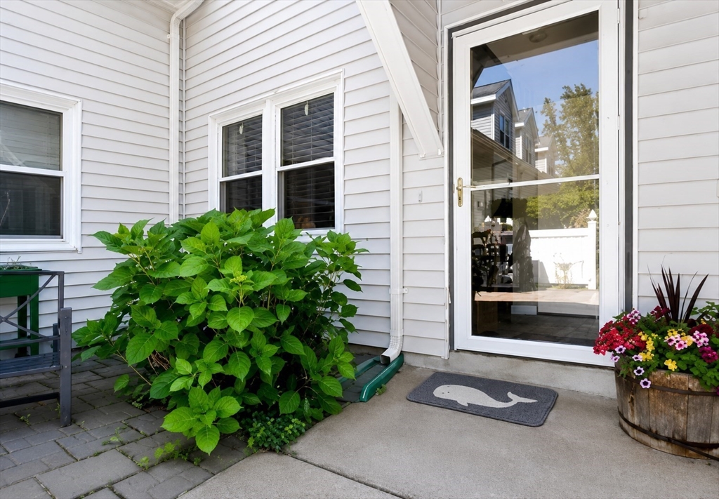 26 School St, Hull, Massachusetts, 2 Bedrooms Bedrooms, 5 Rooms Rooms,1.5 BathroomsBathrooms,Residential,For Sale,School St,73530165