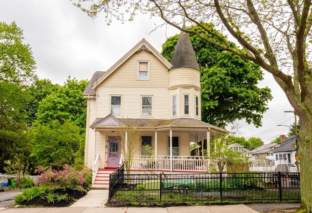 40 Ivory St, Boston, Massachusetts, 4 Bedrooms Bedrooms, 8 Rooms Rooms,2 BathroomsBathrooms,Residential,For Sale,Ivory St,73530167
