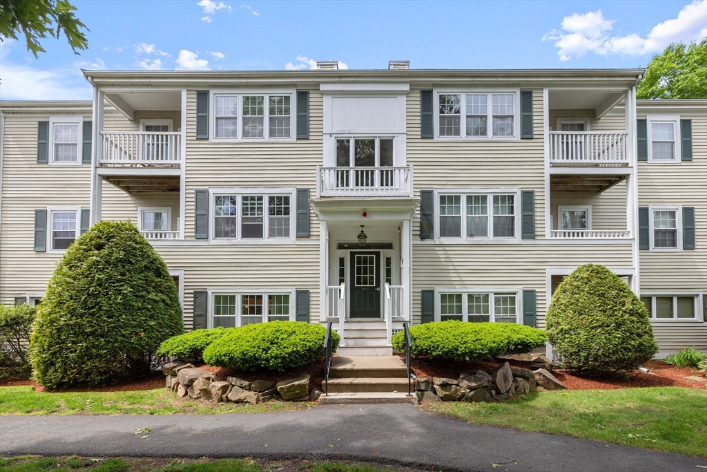 700 Brookside Dr, Andover, Massachusetts, 2 Bedrooms Bedrooms, 5 Rooms Rooms,2 BathroomsBathrooms,Residential,For Sale,Brookside Dr,73530104