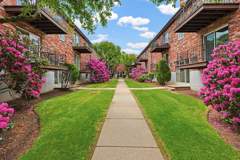 21 Westgate Rd, Boston, Massachusetts, 2 Bedrooms Bedrooms, 4 Rooms Rooms,1 BathroomBathrooms,Residential,For Sale,Westgate Rd,73530180
