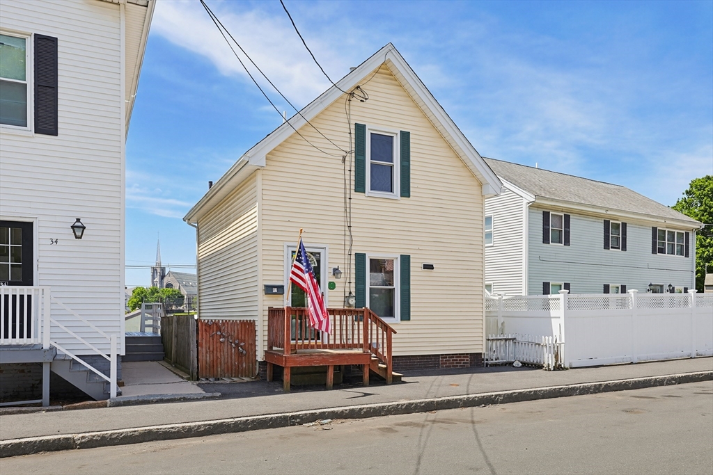36 Warner St, Gloucester, Massachusetts, 3 Bedrooms Bedrooms, 5 Rooms Rooms,1.5 BathroomsBathrooms,Residential,For Sale,Warner St,73530188