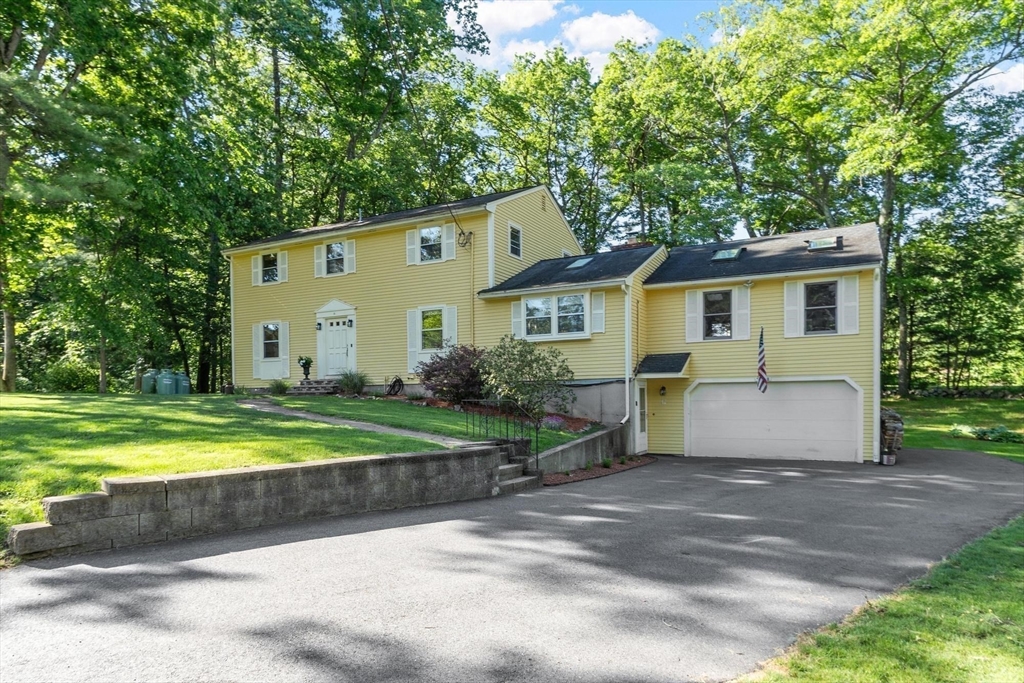 10 Lancaster Place, Andover, Massachusetts, 5 Bedrooms Bedrooms, 12 Rooms Rooms,4.5 BathroomsBathrooms,Residential,For Sale,Lancaster Place,73529889