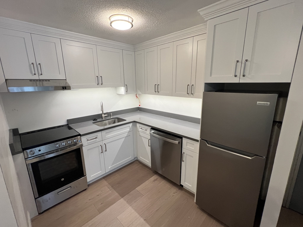 100 Tremont Street, Boston, Massachusetts, 2 Bedrooms Bedrooms, 4 Rooms Rooms,1 BathroomBathrooms,Residential Lease,For Rent,Tremont Street,73530199