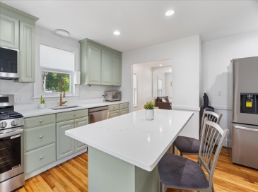 56 Congress Place, Dedham, Massachusetts, 2 Bedrooms Bedrooms, 5 Rooms Rooms,1 BathroomBathrooms,Residential,For Sale,Congress Place,73530064
