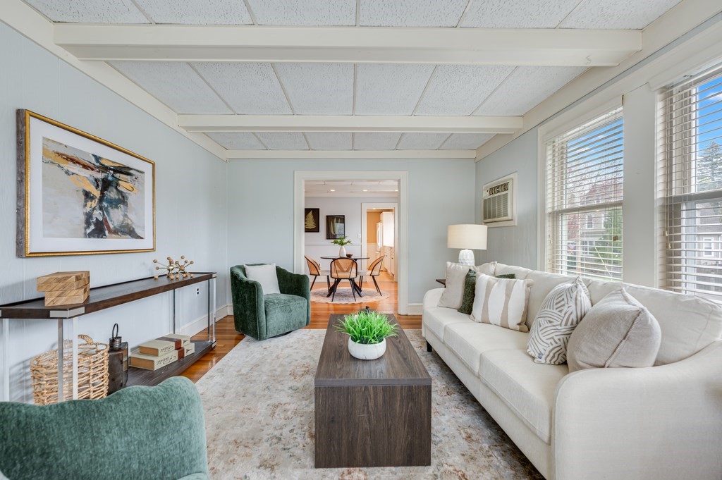 44 Jasper Street, Saugus, Massachusetts, 2 Bedrooms Bedrooms, 6 Rooms Rooms,1 BathroomBathrooms,Residential,For Sale,Jasper Street,73507841