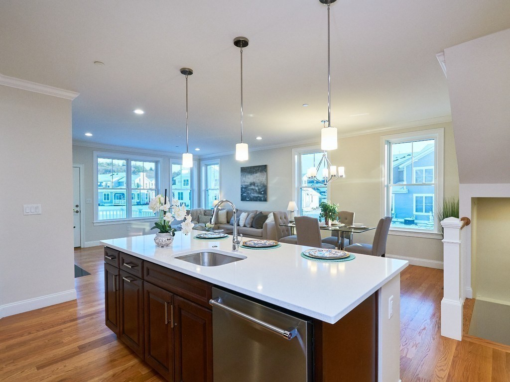 299 Lexington St, Woburn, Massachusetts, 2 Bedrooms Bedrooms, 6 Rooms Rooms,2.5 BathroomsBathrooms,Residential Lease,For Rent,Lexington St,73523576