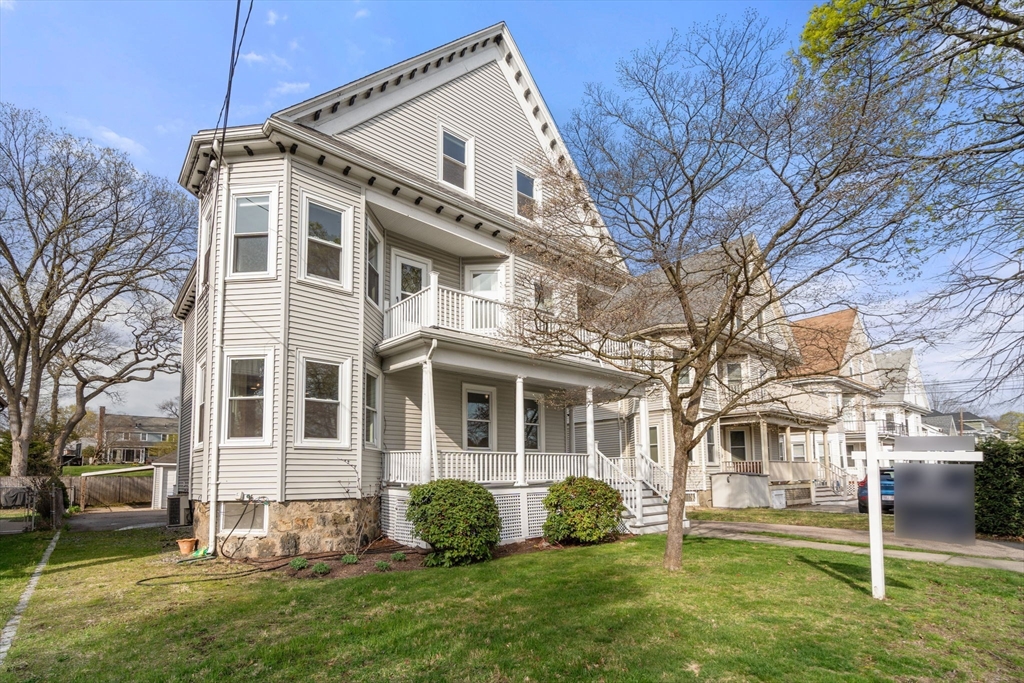 2065 Commonwealth Avenue, Newton, Massachusetts, 2 Bedrooms Bedrooms, 5 Rooms Rooms,1 BathroomBathrooms,Residential,For Sale,Commonwealth Avenue,73503712