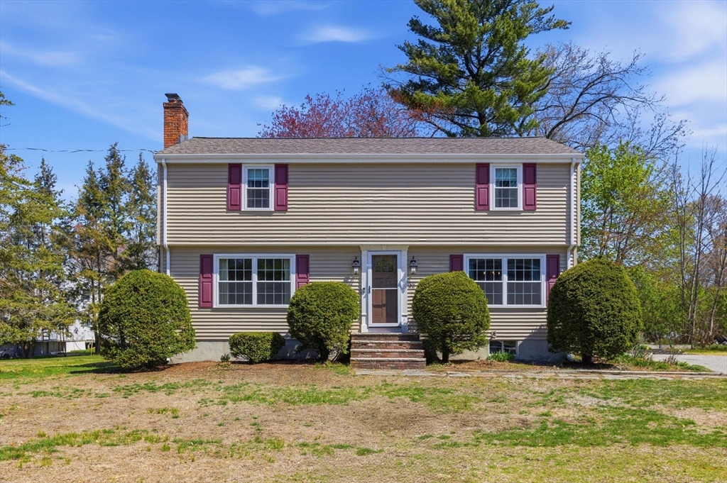 32 Hathaway Road, Wilmington, Massachusetts, 5 Bedrooms Bedrooms, 8 Rooms Rooms,2 BathroomsBathrooms,Residential,For Sale,Hathaway Road,73508963