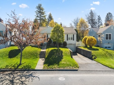 16 Thornton Rd, Worcester, Massachusetts, 2 Bedrooms Bedrooms, 5 Rooms Rooms,1 BathroomBathrooms,Residential,For Sale,Thornton Rd,73509702