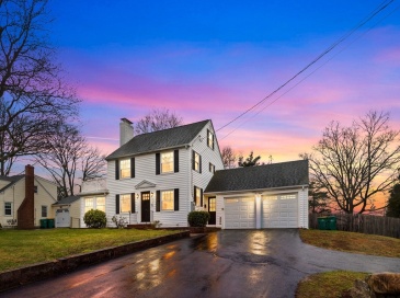 615 Neponset St, Norwood, Massachusetts, 3 Bedrooms Bedrooms, 8 Rooms Rooms,2.5 BathroomsBathrooms,Residential,For Sale,Neponset St,73502727