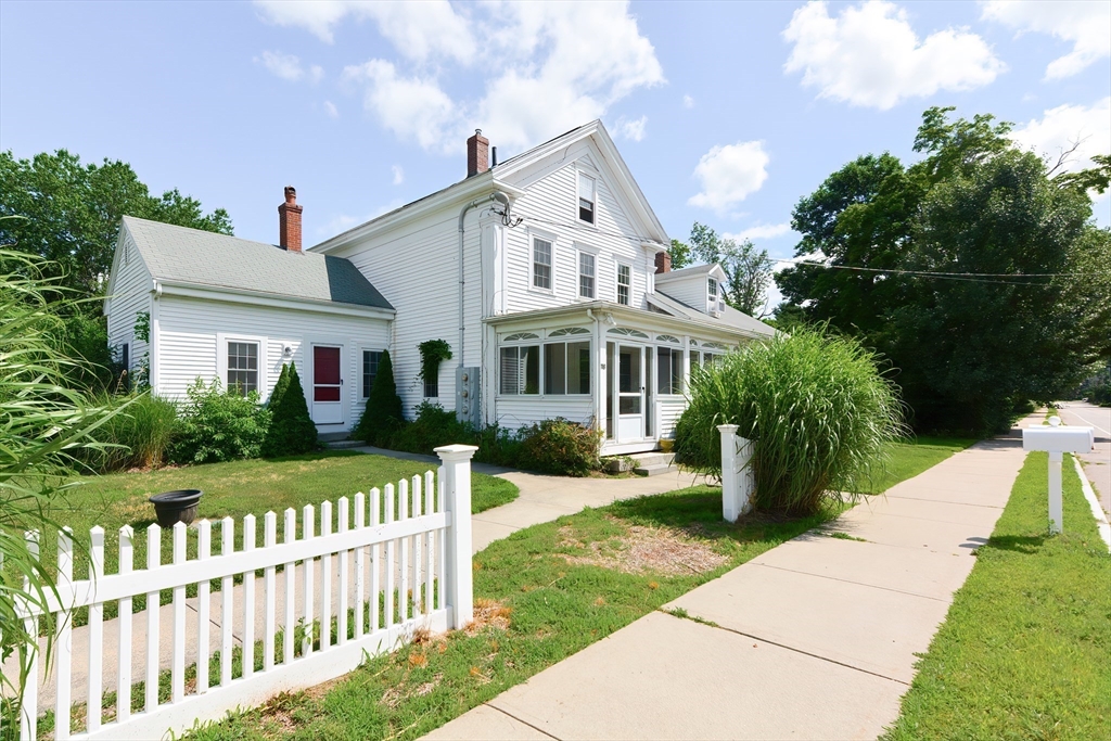 118 Main St, Norfolk, Massachusetts, 6 Bedrooms Bedrooms, 12 Rooms Rooms,2.5 BathroomsBathrooms,Residential Income,For Sale,Main St,73488835