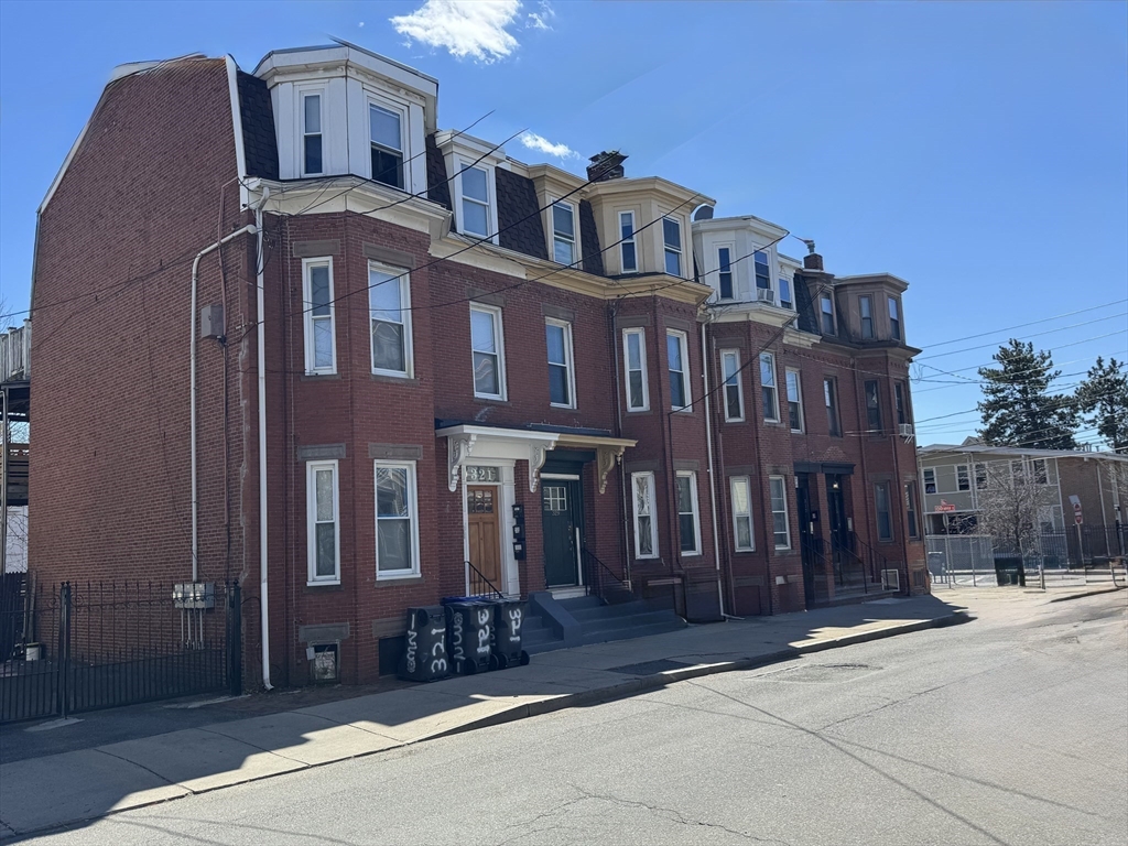 319 Spruce Street, Chelsea, Massachusetts, 3 Bedrooms Bedrooms, 9 Rooms Rooms,3 BathroomsBathrooms,Residential Income,For Sale,Spruce Street,73497608