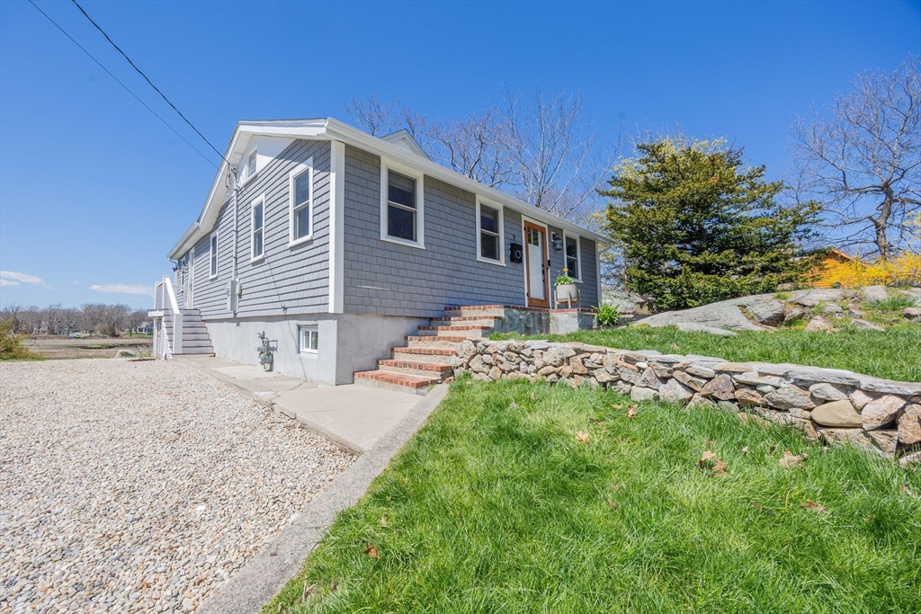 9 Chestnut Pl, Hingham, Massachusetts, 3 Bedrooms Bedrooms, 7 Rooms Rooms,2.5 BathroomsBathrooms,Residential,For Sale,Chestnut Pl,73519407