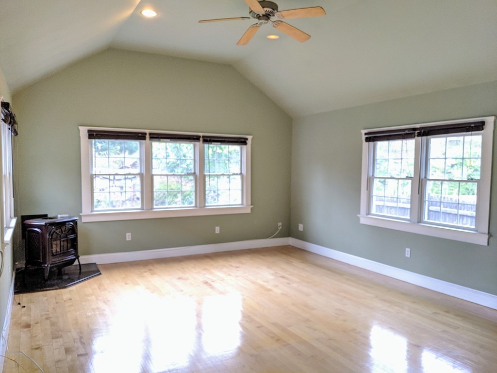 10 Woodbury Ct, Salem, Massachusetts, 2 Bedrooms Bedrooms, 4 Rooms Rooms,1 BathroomBathrooms,Residential Lease,For Rent,Woodbury Ct,73530271