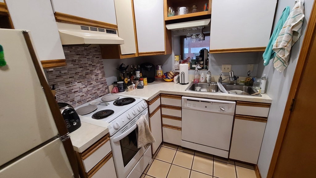 183 Endicott Street, Boston, Massachusetts, 2 Bedrooms Bedrooms, 4 Rooms Rooms,1 BathroomBathrooms,Residential Lease,For Rent,Endicott Street,73530292