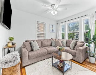 41 Harbor Street, Salem, Massachusetts, 3 Bedrooms Bedrooms, 5 Rooms Rooms,1 BathroomBathrooms,Residential Lease,For Rent,Harbor Street,73530300