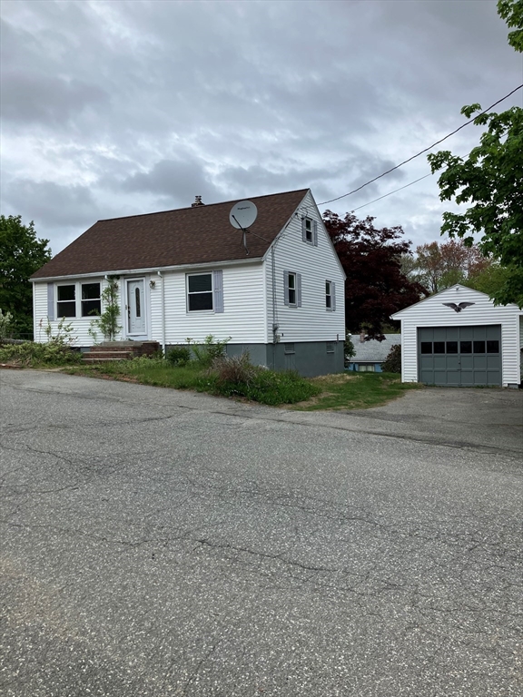 16 Newhill Rd, Methuen, Massachusetts, 3 Bedrooms Bedrooms, 6 Rooms Rooms,1 BathroomBathrooms,Residential Lease,For Rent,Newhill Rd,73530316