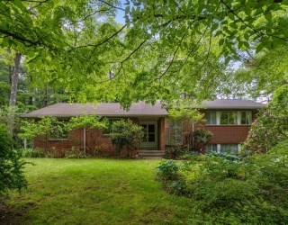 26 Arrowhead Rd, Weston, Massachusetts, 4 Bedrooms Bedrooms, 8 Rooms Rooms,3 BathroomsBathrooms,Residential,For Sale,Arrowhead Rd,73530315