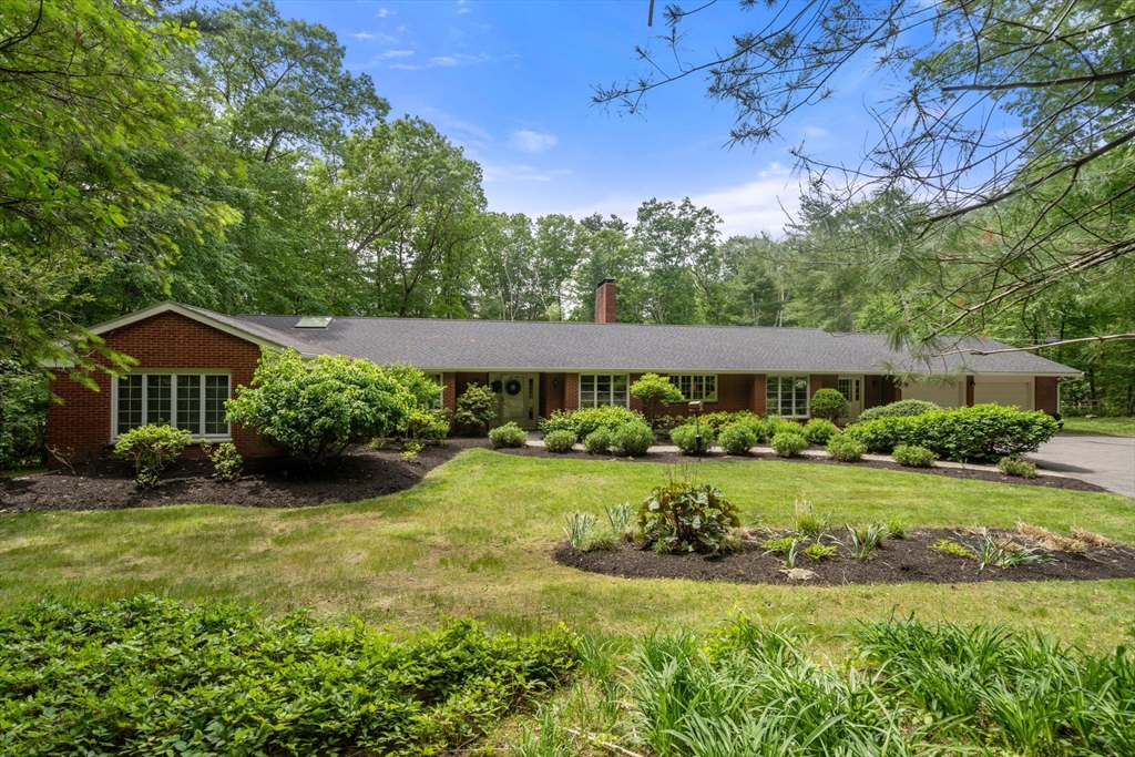 62 Mill St, Sherborn, Massachusetts, 4 Bedrooms Bedrooms, 9 Rooms Rooms,3 BathroomsBathrooms,Residential,For Sale,Mill St,73530335