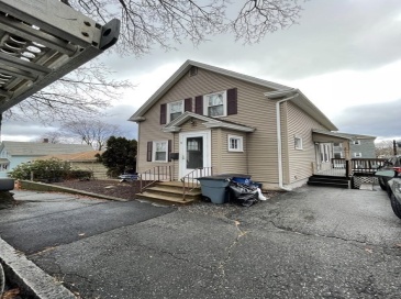 9 Thayer Street, Worcester, Massachusetts, 3 Bedrooms Bedrooms, 6 Rooms Rooms,2 BathroomsBathrooms,Residential Lease,For Rent,Thayer Street,73530350