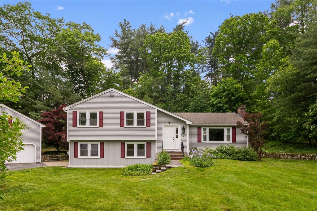 7 Banbury Dr., Westford, Massachusetts, 3 Bedrooms Bedrooms, 9 Rooms Rooms,3 BathroomsBathrooms,Residential,For Sale,Banbury Dr.,73530396