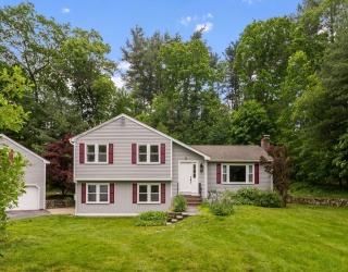 7 Banbury Dr., Westford, Massachusetts, 3 Bedrooms Bedrooms, 9 Rooms Rooms,3 BathroomsBathrooms,Residential,For Sale,Banbury Dr.,73530396