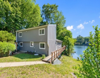 303 Lakeshore Dr, Marlborough, Massachusetts, 3 Bedrooms Bedrooms, 6 Rooms Rooms,2 BathroomsBathrooms,Residential,For Sale,Lakeshore Dr,73530411