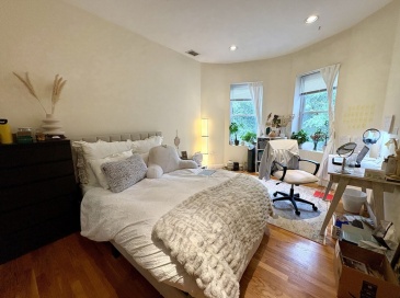 1801 Beacon St, Brookline, Massachusetts, 4 Bedrooms Bedrooms, 5 Rooms Rooms,2 BathroomsBathrooms,Residential Lease,For Rent,Beacon St,73530541