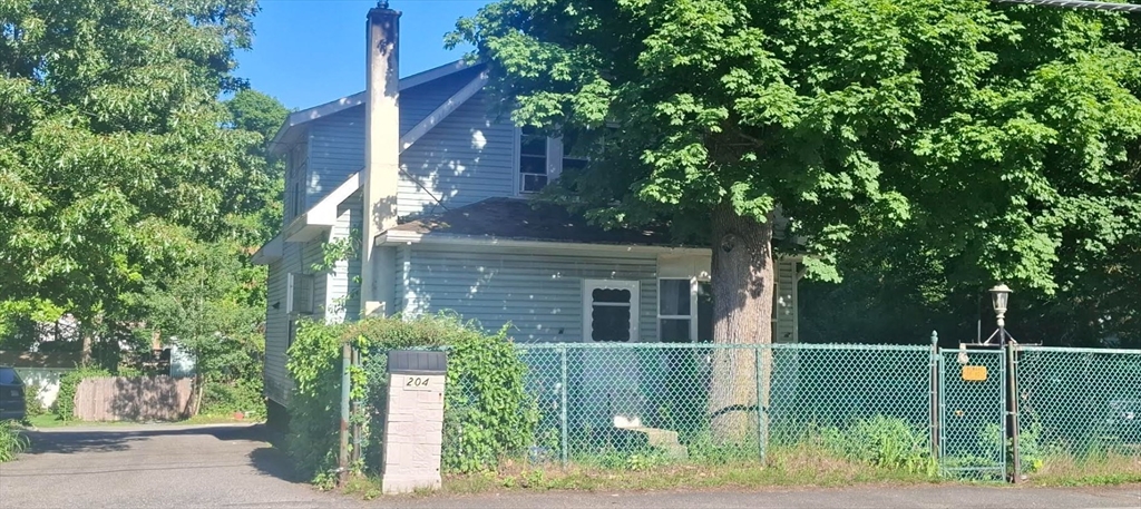 204 Wheelock Street, Millbury, Massachusetts, 2 Bedrooms Bedrooms, 7 Rooms Rooms,1 BathroomBathrooms,Residential,For Sale,Wheelock Street,73530564