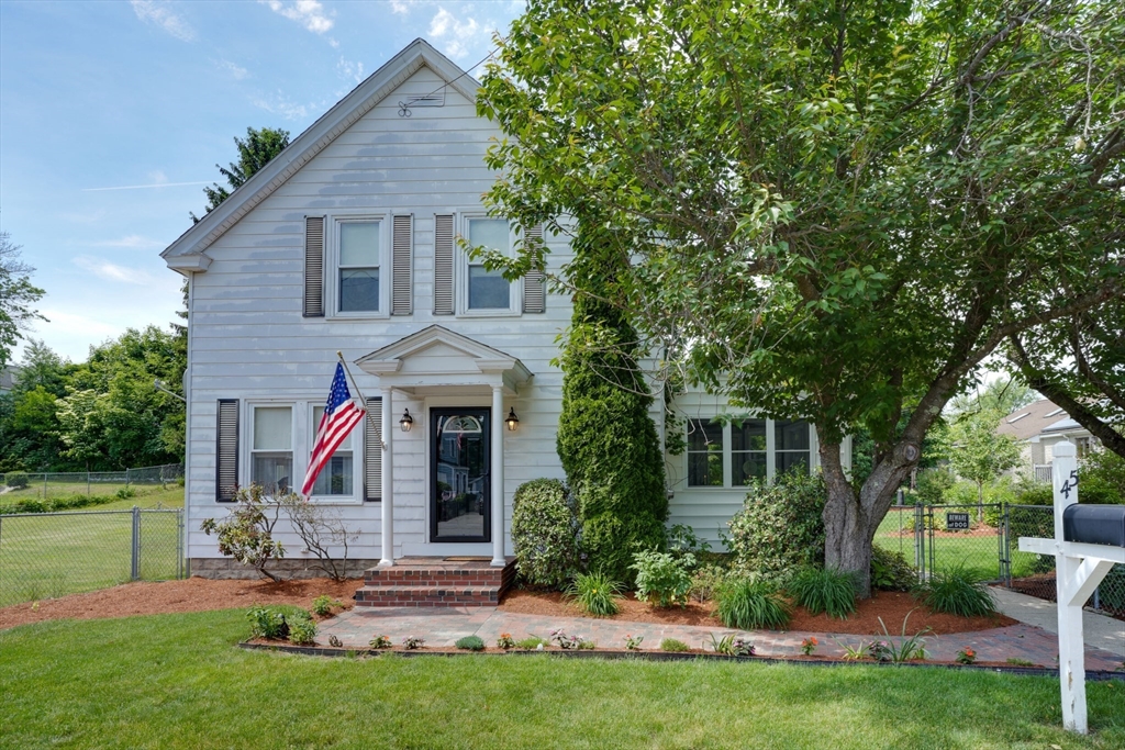 45 Hayes Ave, Lowell, Massachusetts, 3 Bedrooms Bedrooms, 7 Rooms Rooms,1 BathroomBathrooms,Residential,For Sale,Hayes Ave,73530525