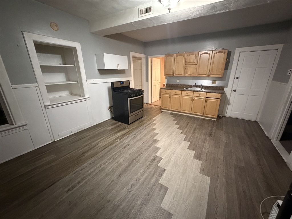 22 Intervale, Brockton, Massachusetts, 2 Bedrooms Bedrooms, 5 Rooms Rooms,1 BathroomBathrooms,Residential Lease,For Rent,Intervale,73530599
