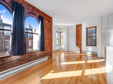 8 Battery St, Boston, Massachusetts, 1 Bedroom Bedrooms, 3 Rooms Rooms,1 BathroomBathrooms,Residential Lease,For Rent,Battery St,73528805