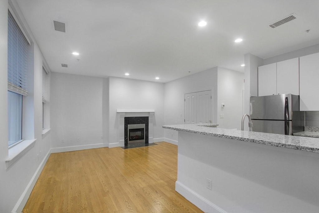 140 Boylston St., Boston, Massachusetts, 1 Bedroom Bedrooms, 2 Rooms Rooms,1 BathroomBathrooms,Residential Lease,For Rent,Boylston St.,73503854