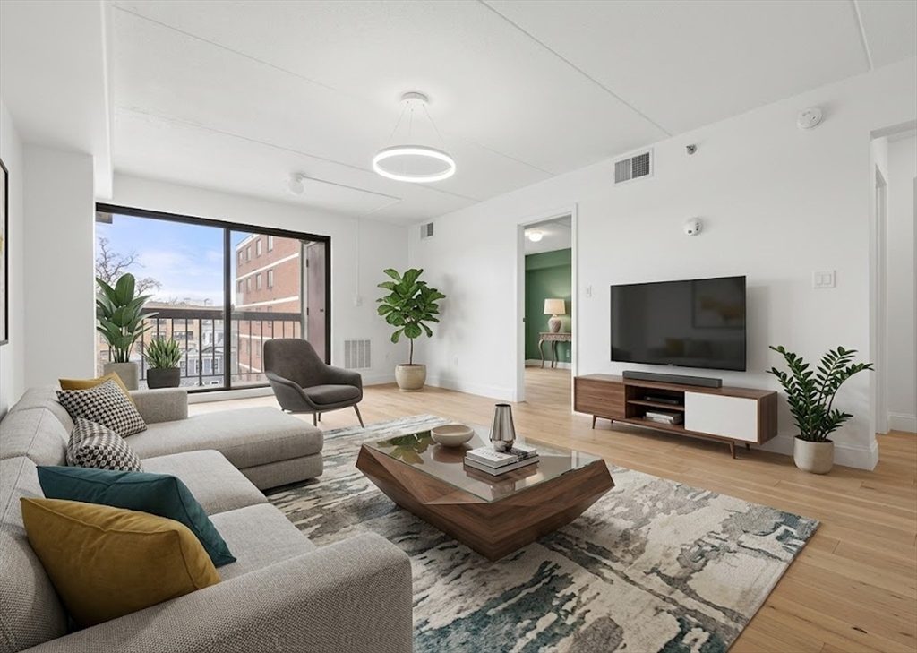 280 Harvard St, Cambridge, Massachusetts, 2 Bedrooms Bedrooms, 4 Rooms Rooms,1.5 BathroomsBathrooms,Residential,For Sale,Harvard St,73494433