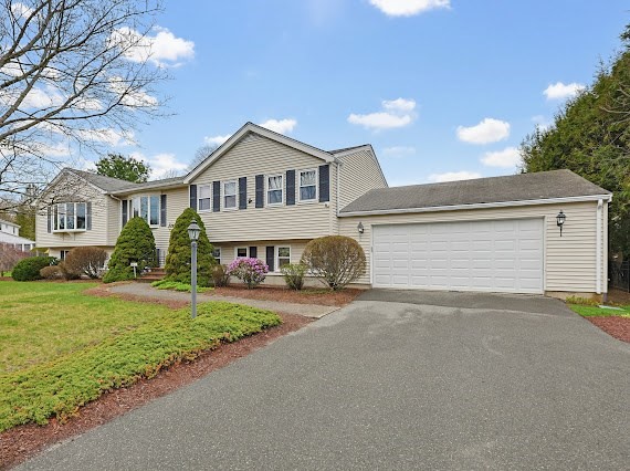 22 Legaski Ave, Stoughton, Massachusetts, 5 Bedrooms Bedrooms, 14 Rooms Rooms,3.5 BathroomsBathrooms,Residential,For Sale,Legaski Ave,73504636